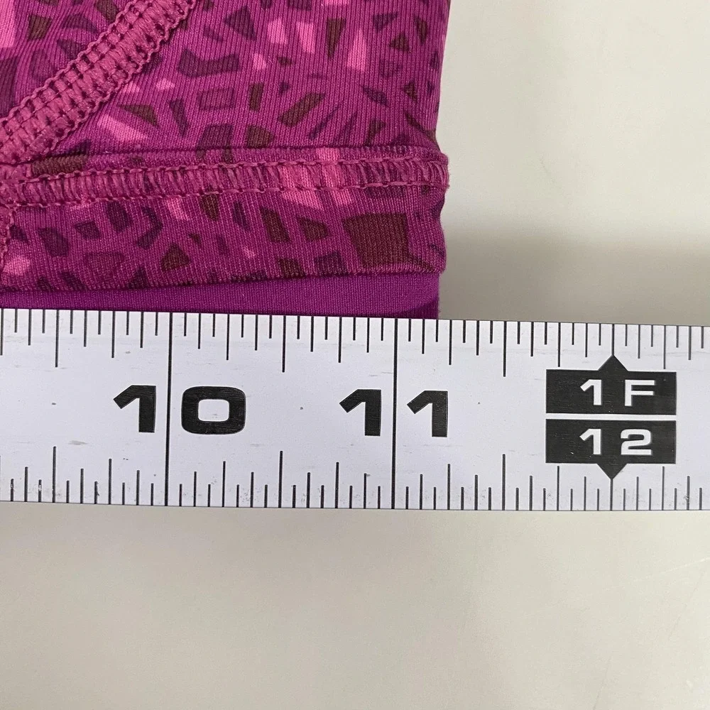 Lululemon Sports Bra Womens‎ sz 2 Pink Criss Cross Strappy Patterned Gym Active